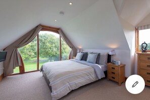 1 bedroom, iron/ironing board, WiFi, bed sheets - Idyllic Self Catering Retreat In The Lush Somerset Countryside (near Taunton) (Trull, Taunton)