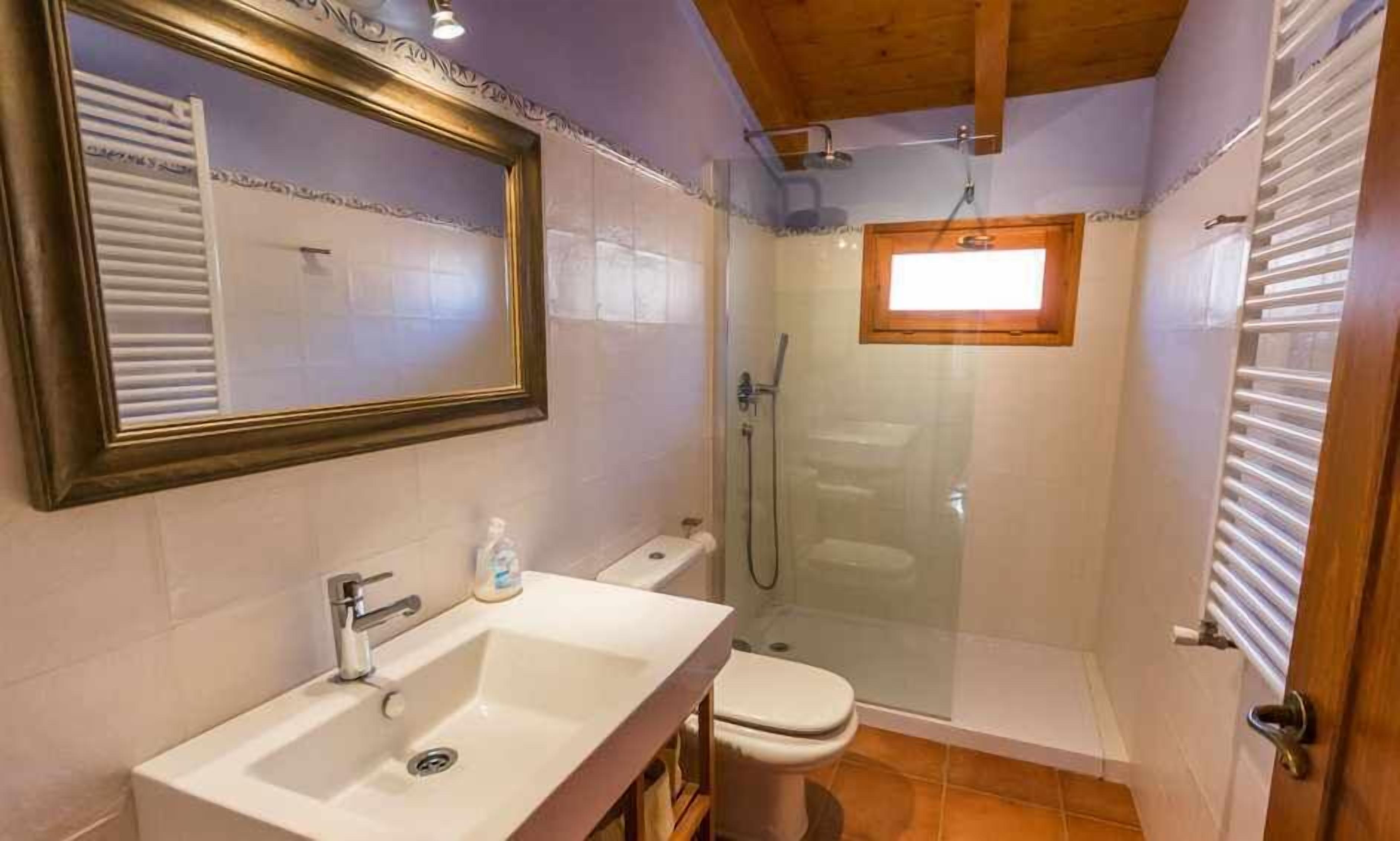 Lo Tossal I. Penthouse with fireplace and terrace