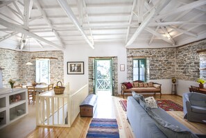 Smart-TV, Kamin, DVD-Player