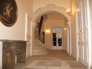 Interior - Enchanting Chateau with En-suites, Heated Pool, Tennis, Grand Pianos, BBQ, WiFi (Frayssinet)