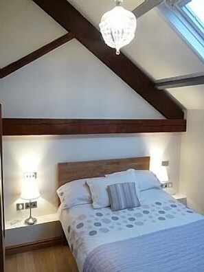 3 bedrooms, iron/ironing board, WiFi, bed sheets - Luxury Barn Conversion - Orchard View (Great Asby)