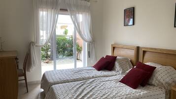 2 bedrooms, in-room safe, iron/ironing board, free WiFi