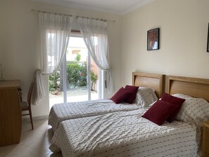 2 bedrooms, in-room safe, iron/ironing board, free WiFi - Fabulous apartment with WIFI and Shared Use Of Indoor/Outdoor Pools, Tennis (Portimão)