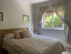 2 bedrooms, in-room safe, iron/ironing board, free WiFi