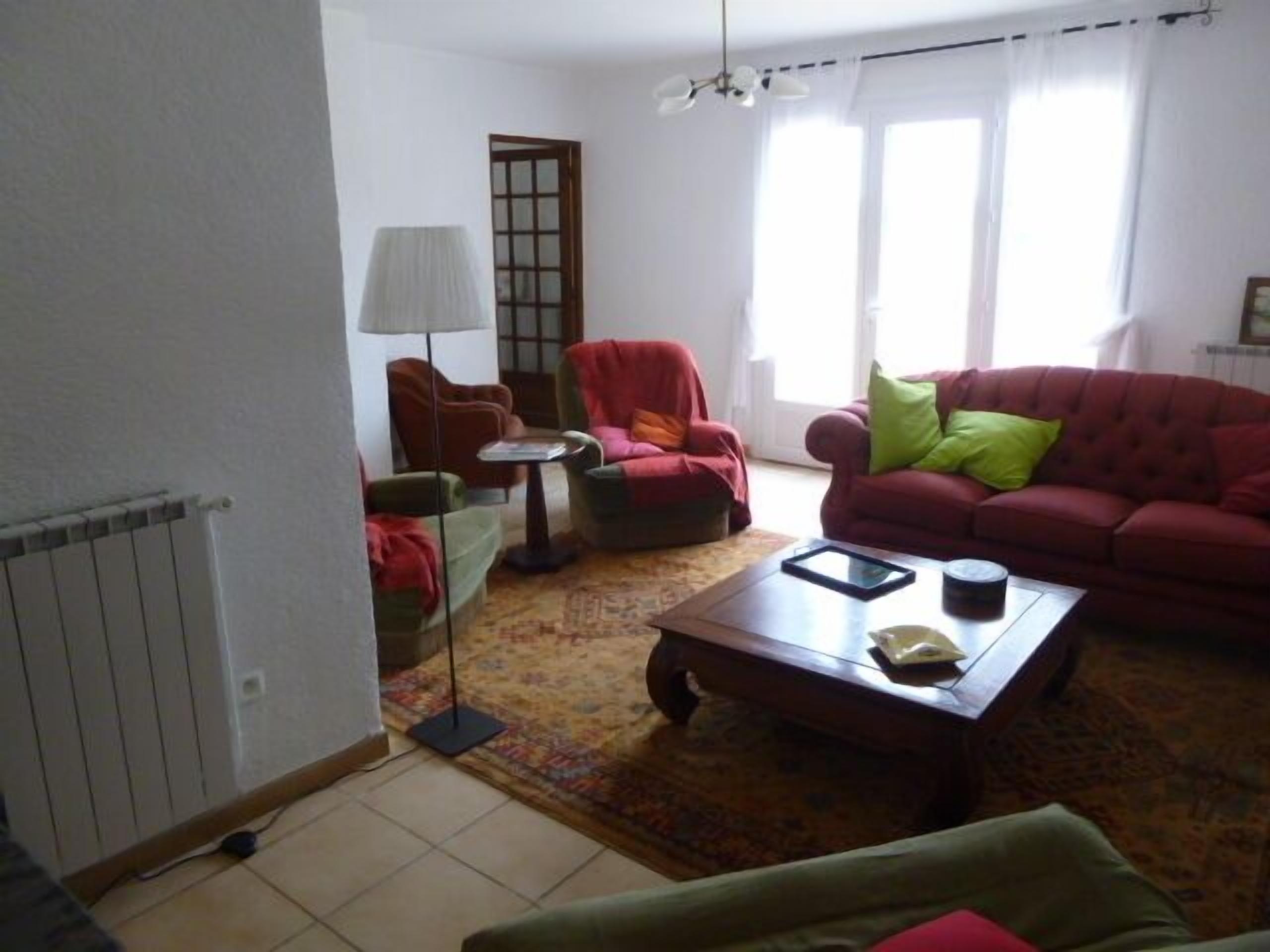 Pretty old house, in domain with closed garden with trees and private swimming pool