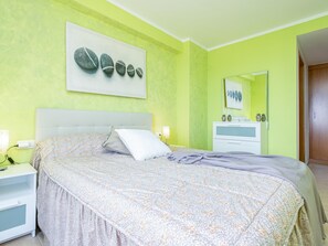 3 bedrooms, iron/ironing board, internet