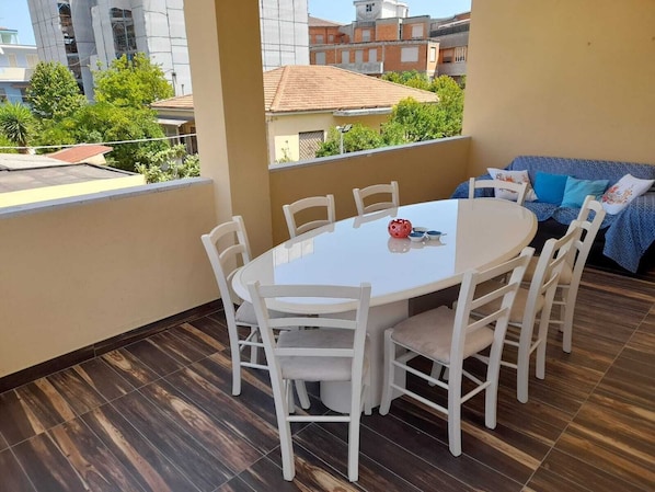 Outdoor dining