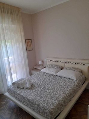 3 bedrooms, iron/ironing board, travel cot, WiFi