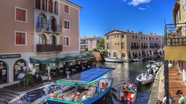 A canal with boats, a restaurant named 'Pasta', and buildings with balconies. - Beautiful  Family Holiday Home  (La Môle)