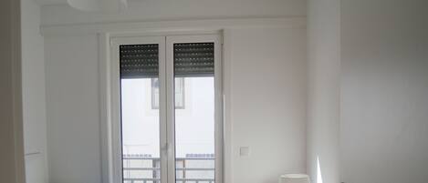 3 bedrooms, desk, soundproofing, iron/ironing board