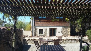 屋外ダイニングエリア