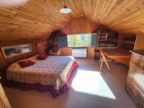 5 Schlafzimmer, Schreibtisch, Bügeleisen/Bügelbrett, kostenloses WLAN