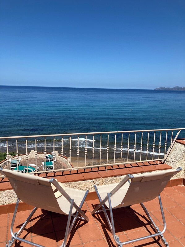 Property grounds - P3209 A terrace overlooking the sea - A terrace upon the sea (Porto Alabe)