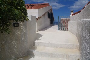 Property grounds - P3209 A terrace overlooking the sea - A terrace upon the sea (Porto Alabe)