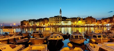 Luxury Villa (sleeps 8) - Private Heated Pool, Safety Cover, A/C & Pets Allowed