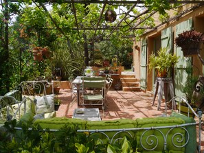 تناول الطعام بالخارج