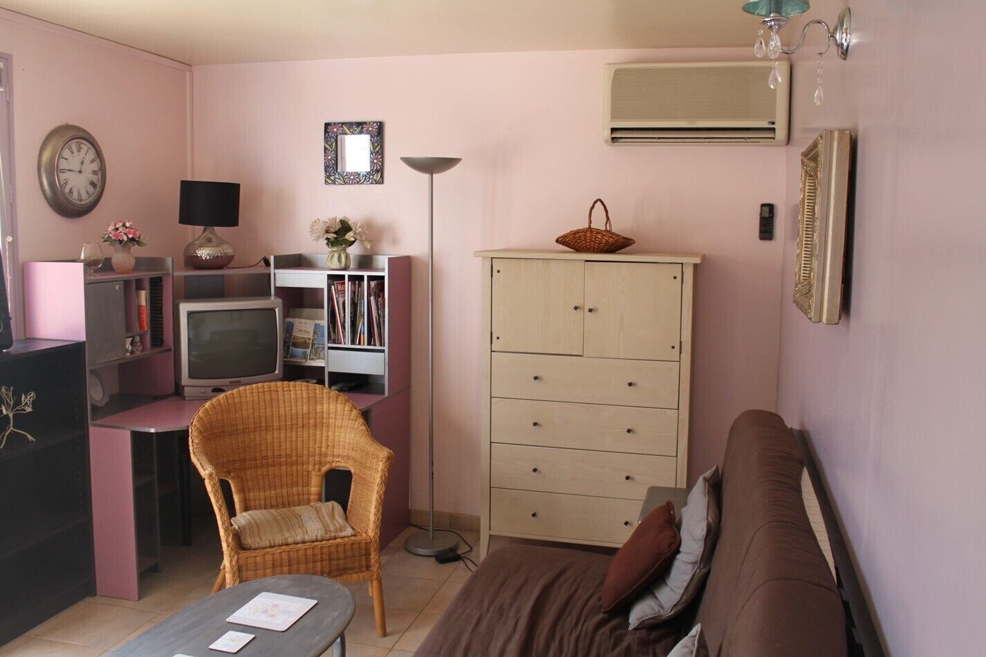 Delightful ground floor apartment in villa, in Cassis, accommodation 4 people