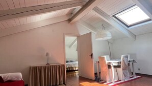 A spacious room with a high ceiling, a skylight, a bed, a table with chairs, and a red sofa. - 5 MINUTES FROM THE S. LUCIA TRAIN STATION (Venezia)