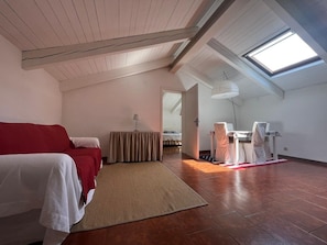 2 室のベッドルーム、アイロン / アイロン台、WiFi、ベッドシーツ