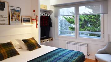 3 slaapkamers, een strijkplank/strijkijzer, gratis wifi, beddengoed