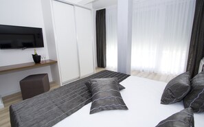 3 Schlafzimmer, Schreibtisch, schallisolierte Zimmer