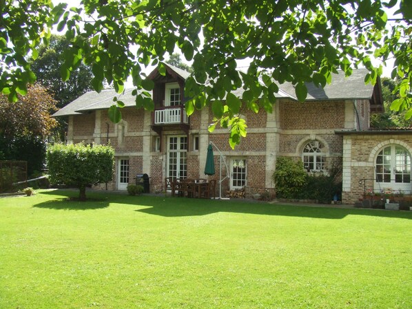 Exterior - Fully Equipped Farmhouse, downstairs bedroom and bathroom,
Sat to Sat (Argoules)