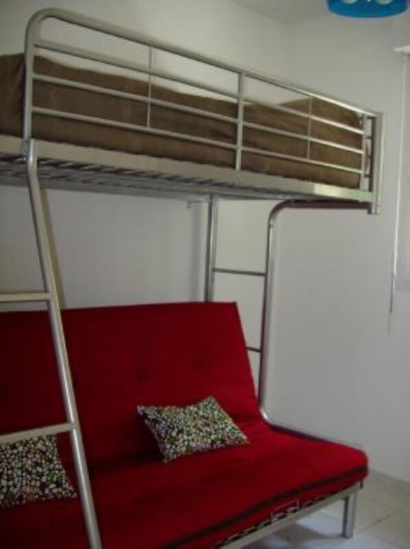 2 habitaciones, tabla de planchar con plancha y wifi gratis