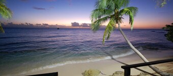 4 Bed Colonial Style Villa with pool in private setting, short walk to 2 beaches