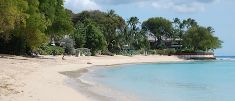 Una spiaggia nelle vicinanze, teli da spiaggia