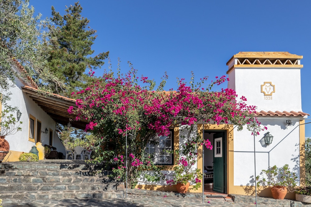 House Countryside with view on the Dam, with Pool, lawn, Barbecue, porch