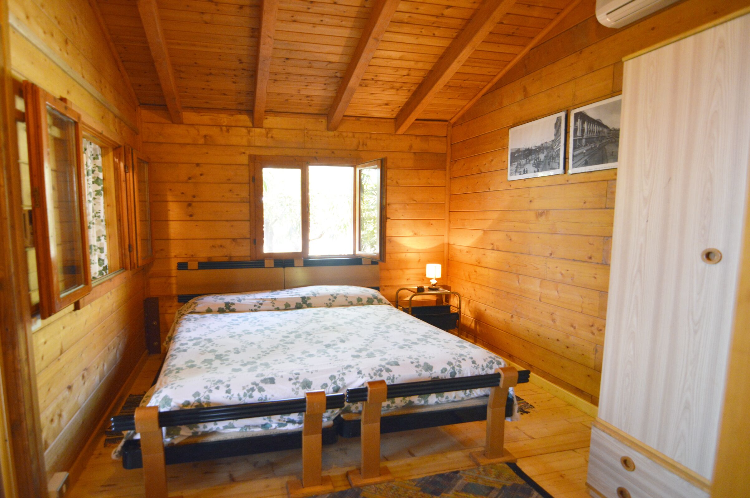 OLIVE TREE CHALET: • wi-fi • garden • bbq •veranda • amazing sea and hills view