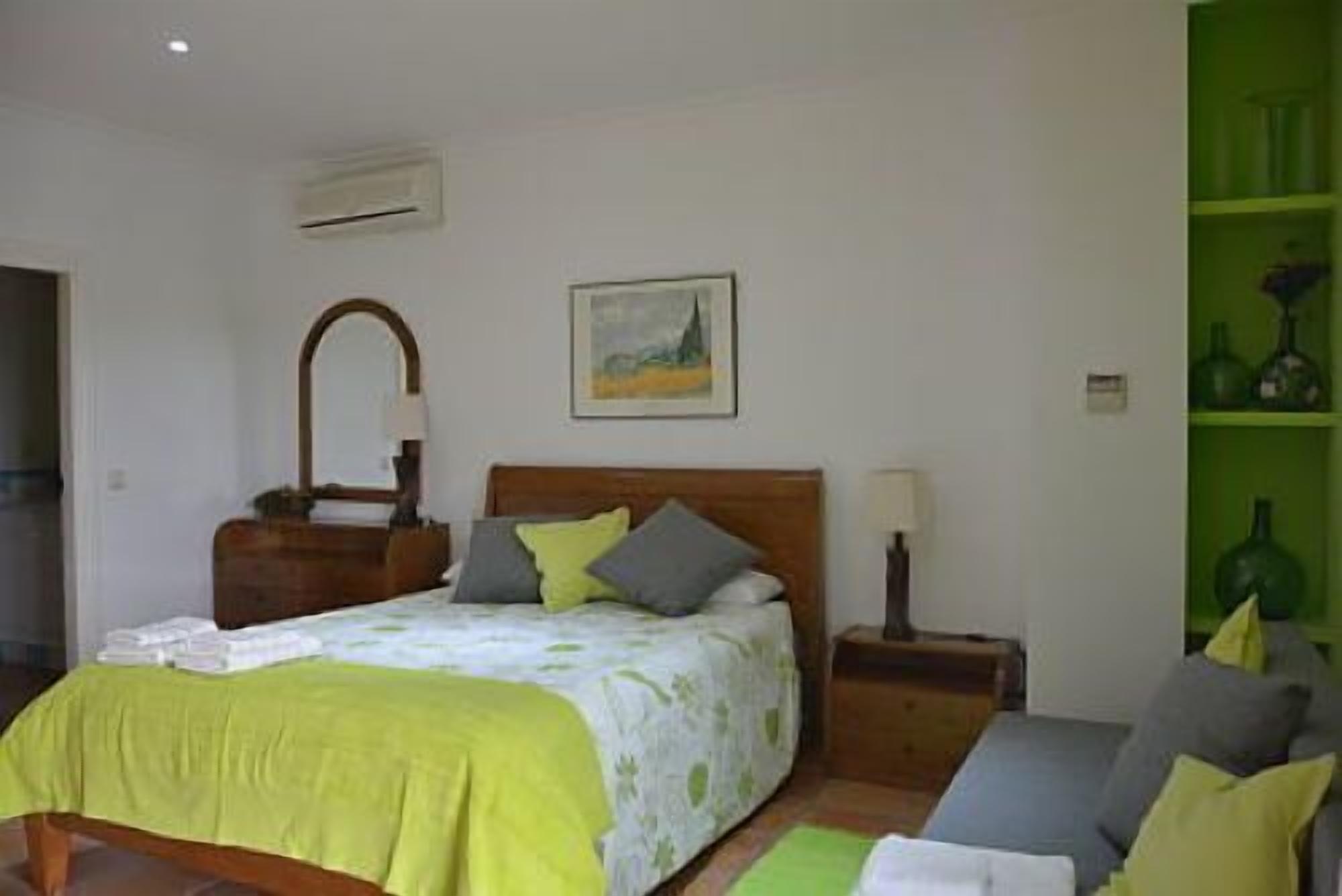 SPACIOUS CHALET WITH POOL, COMFORTABLE AND COMFORTABLE ONLY 2 KM. FROM TOLEDO