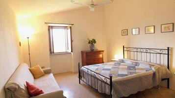 5 habitaciones, escritorio, tabla de planchar con plancha y wifi gratis