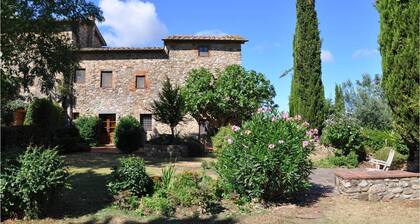 Beautiful Tuscan farmhouse with stunning views of Chianti countryside