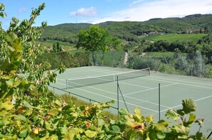 Sport court - Beautiful Tuscan farmhouse with stunning views of Chianti countryside (Castellina in Chianti)