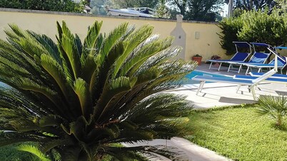 Villa with private pool and garden, not far from the sea
