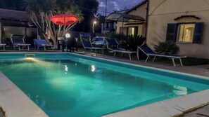 Outdoor pool - Villa with private pool and garden, not far from the sea (Castel Volturno)