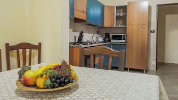 Frigorífic, microones, forn i placa de cuina