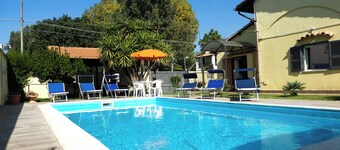Villa Giovanna con giardino e piscina privata, poco distante dal mare