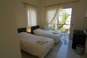 3 chambres, fer et planche à repasser, lit parapluie, Wi-Fi gratuit