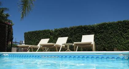 Villa lujosa con piscina privada, vistas al mar y las montañas