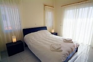 3 makuuhuonetta, silitysrauta/-lauta, vauvan matkasänky, ilmainen Wi-Fi