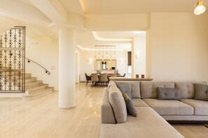 Smart TV, chimenea, videojuegos, reproductor de DVD