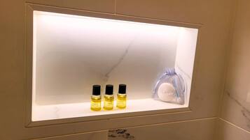 Shower, soap, shampoo, toilet paper