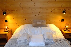 5 bedrooms, iron/ironing board, free WiFi, wheelchair access