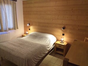 5 chambres, fer et planche à repasser, accès au Wi-Fi (inclus)