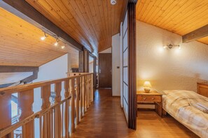 5 habitaciones, tabla de planchar con plancha y wifi gratis 