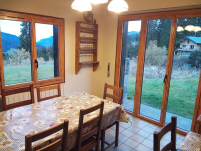 Chalet ideally located at the foot of the slopes in the resort of Les Gets