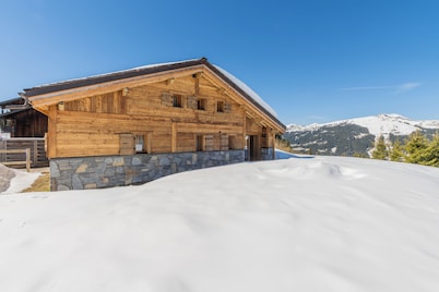 Chalet ideally located at the foot of the slopes in the resort of Les Gets