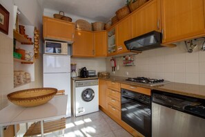 Fridge, microwave, dishwasher, coffee/tea maker